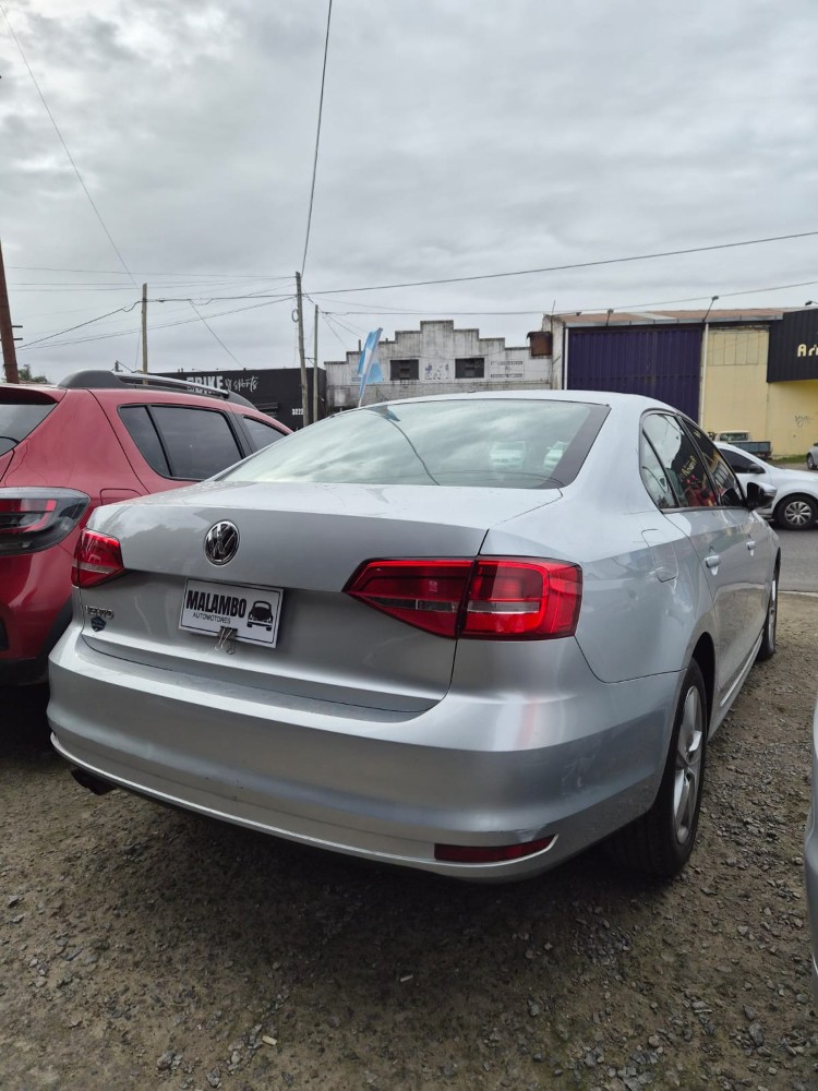 Volkswagen Vento 2.5 Advance Plus 170 CV — foto 9